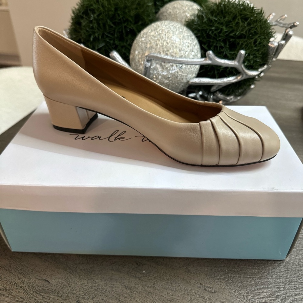 New! Walk With Me Coldwater Creek Dune Taupe Pleated Pumps size 8